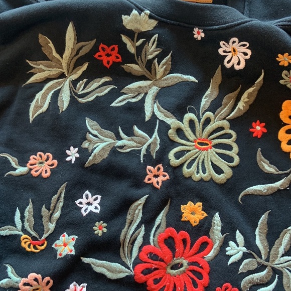 Driftwood Teddy Floral Embroidered Crewneck - Picture 6 of 9